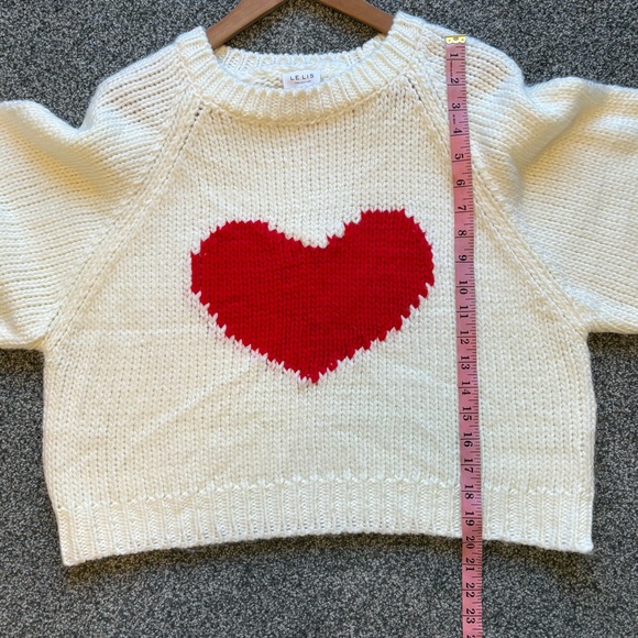 Le Lis White Knit Sweater with Red Heart – Women’s Size Large - Picture 6 of 9